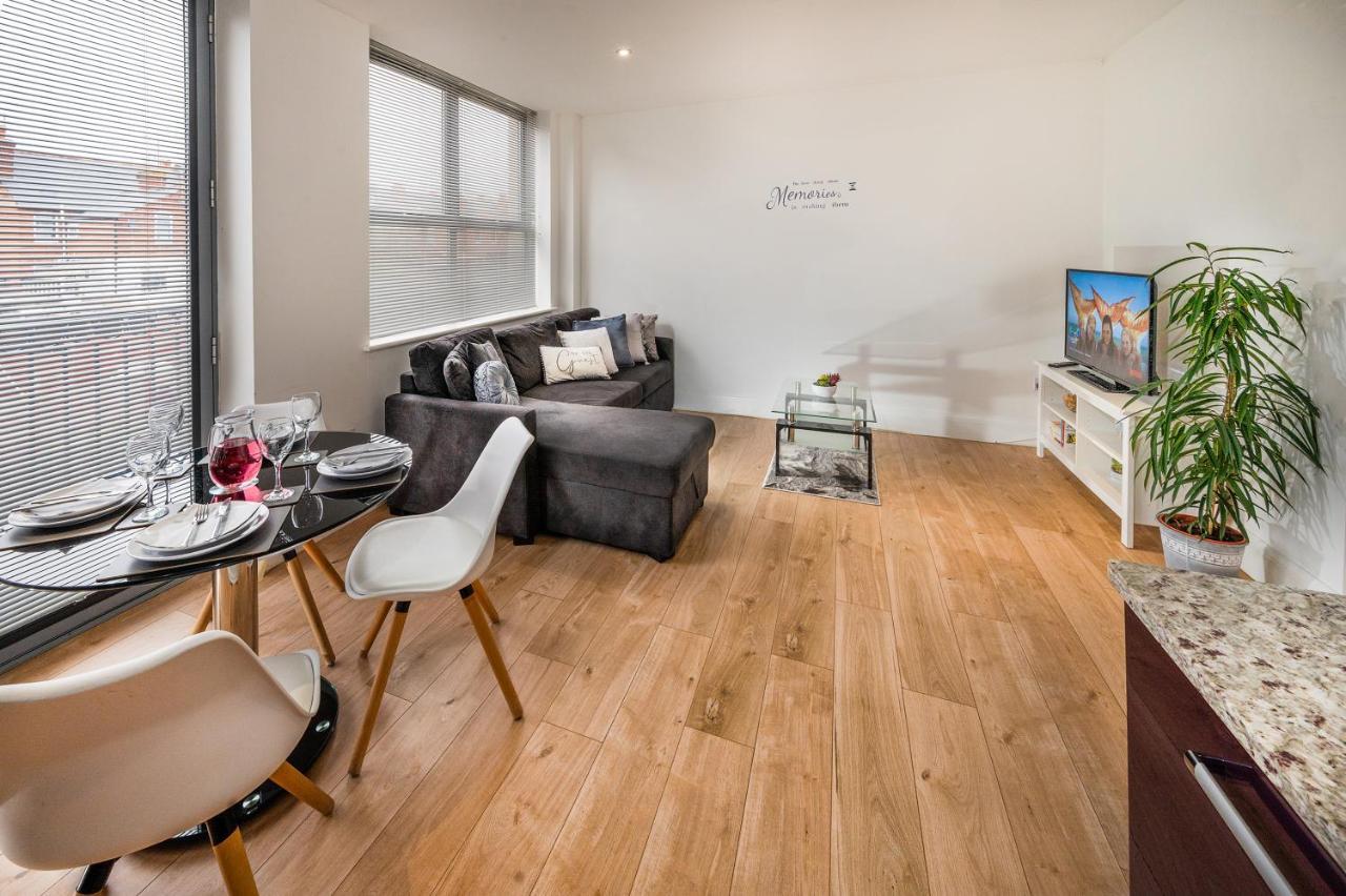 Modern & Spacious 2-Bed Flat With Secure Parking Reading Exterior foto