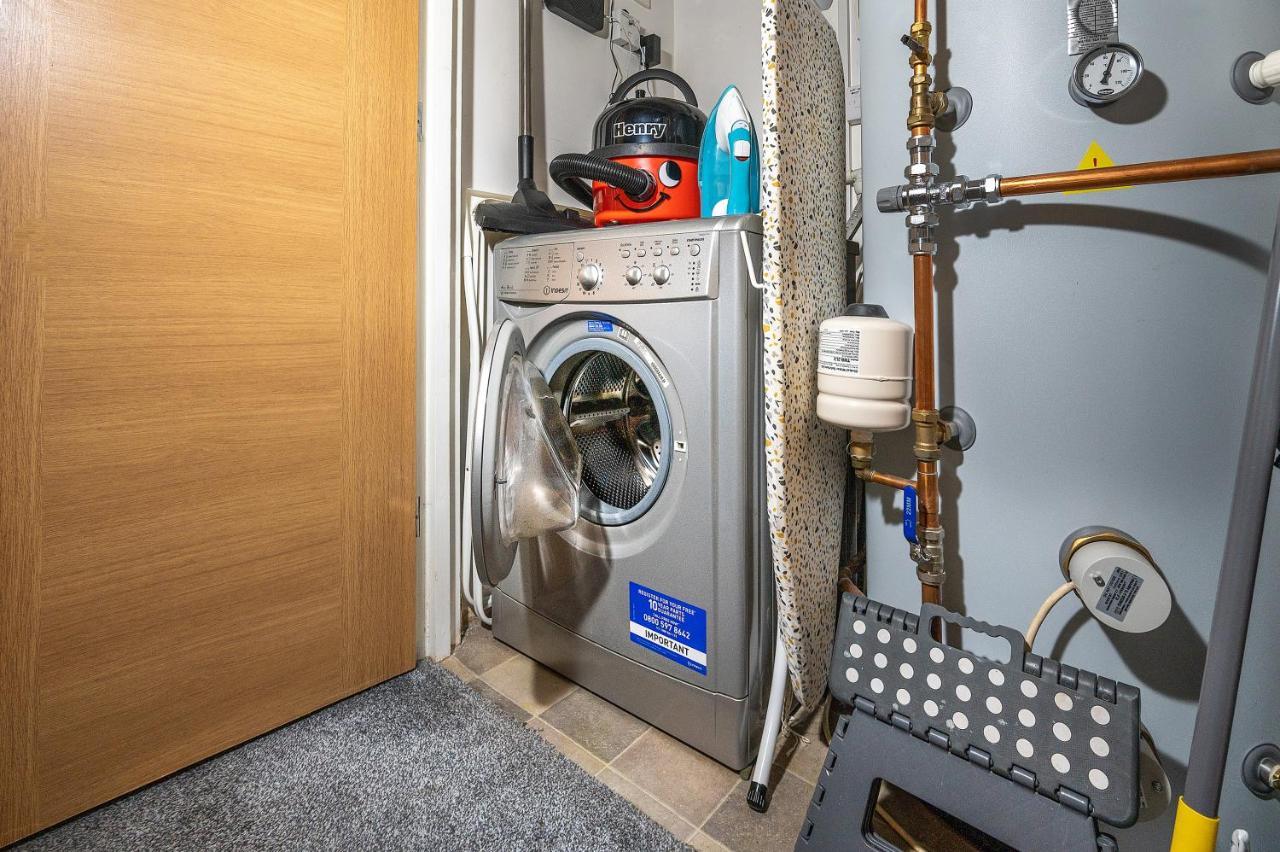 Modern & Spacious 2-Bed Flat With Secure Parking Reading Exterior foto